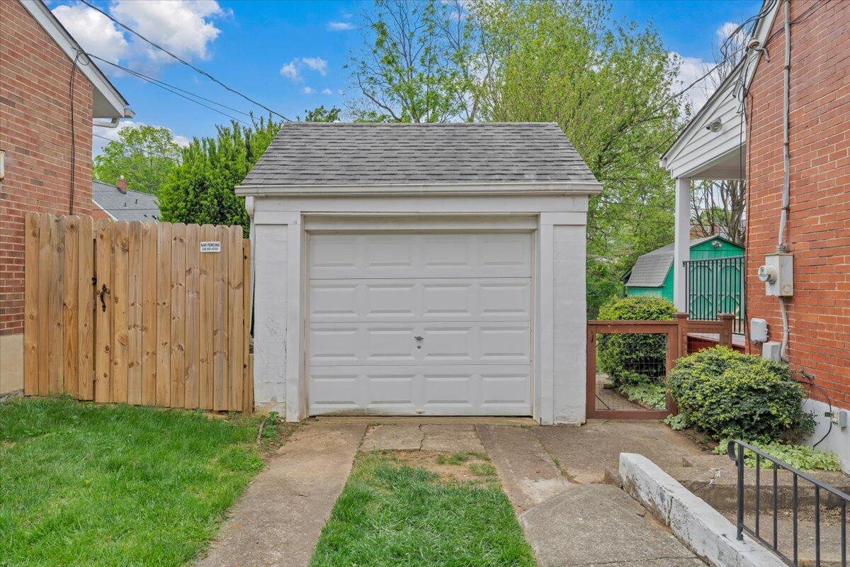 2316 Fairway DR SW