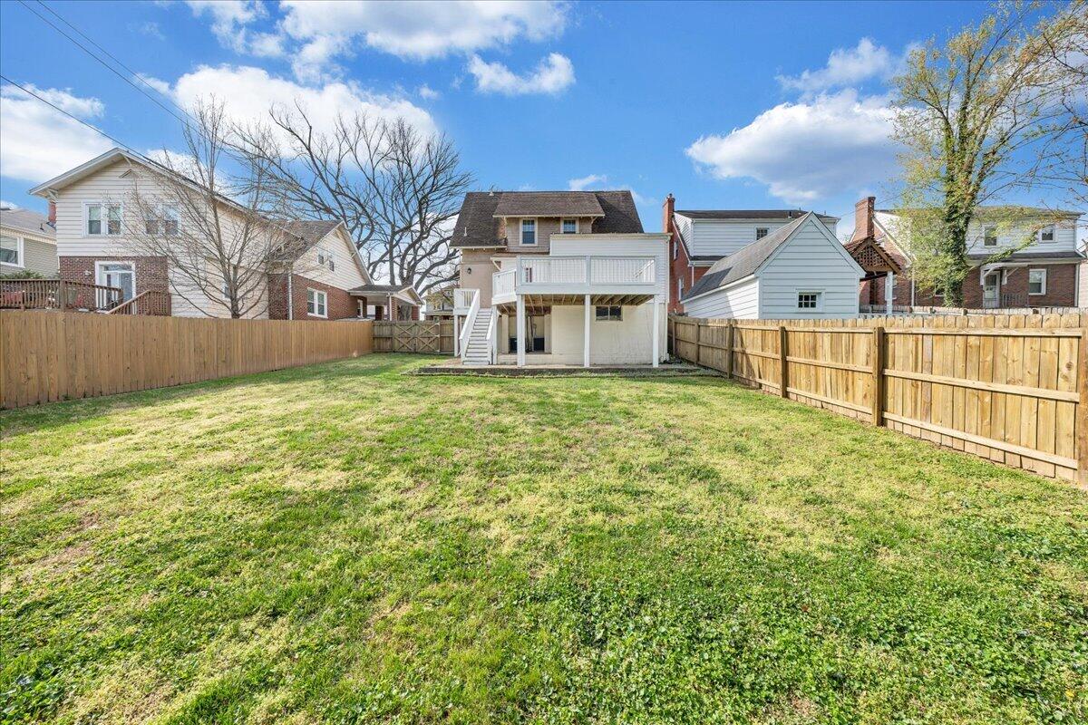 1819 Maiden LN SW