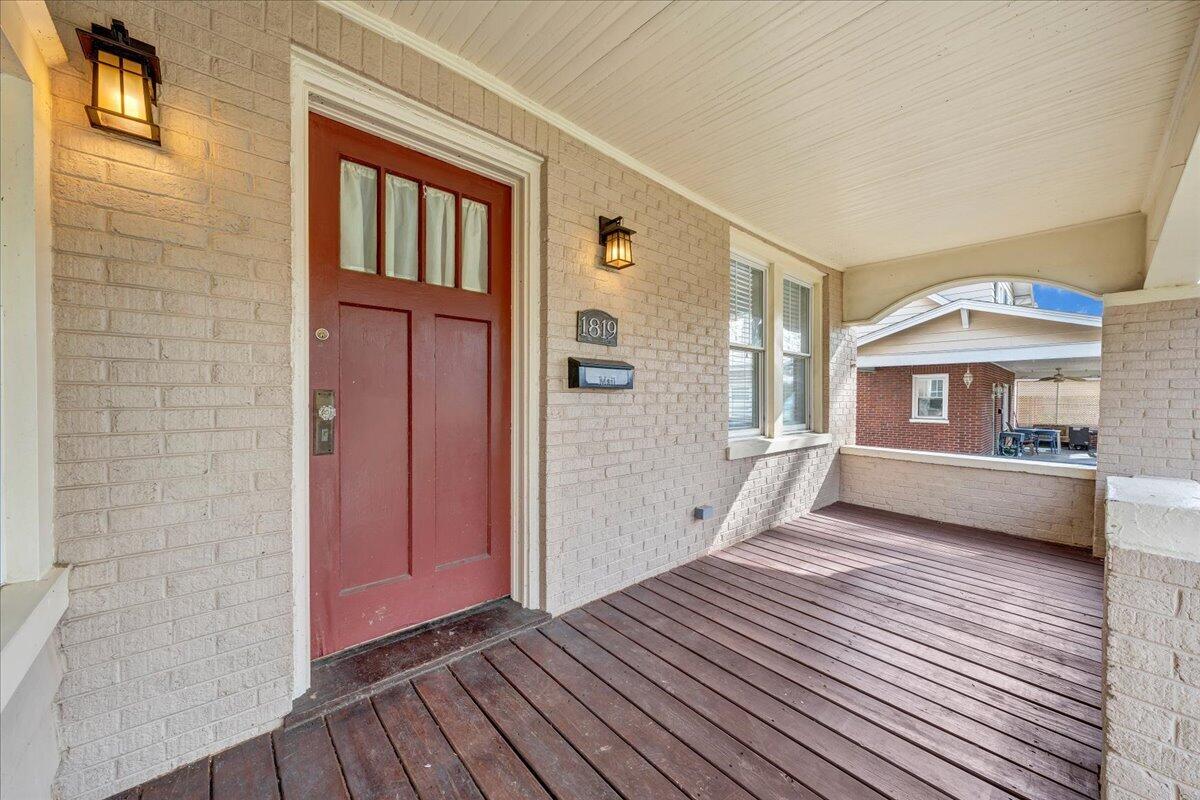 1819 Maiden LN SW