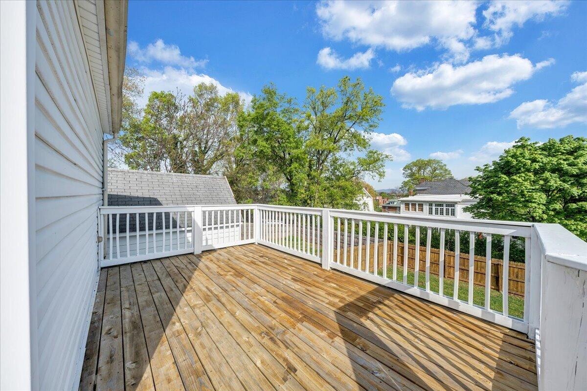 1819 Maiden LN SW