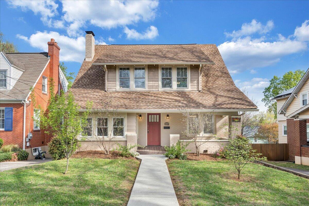 1819 Maiden LN SW