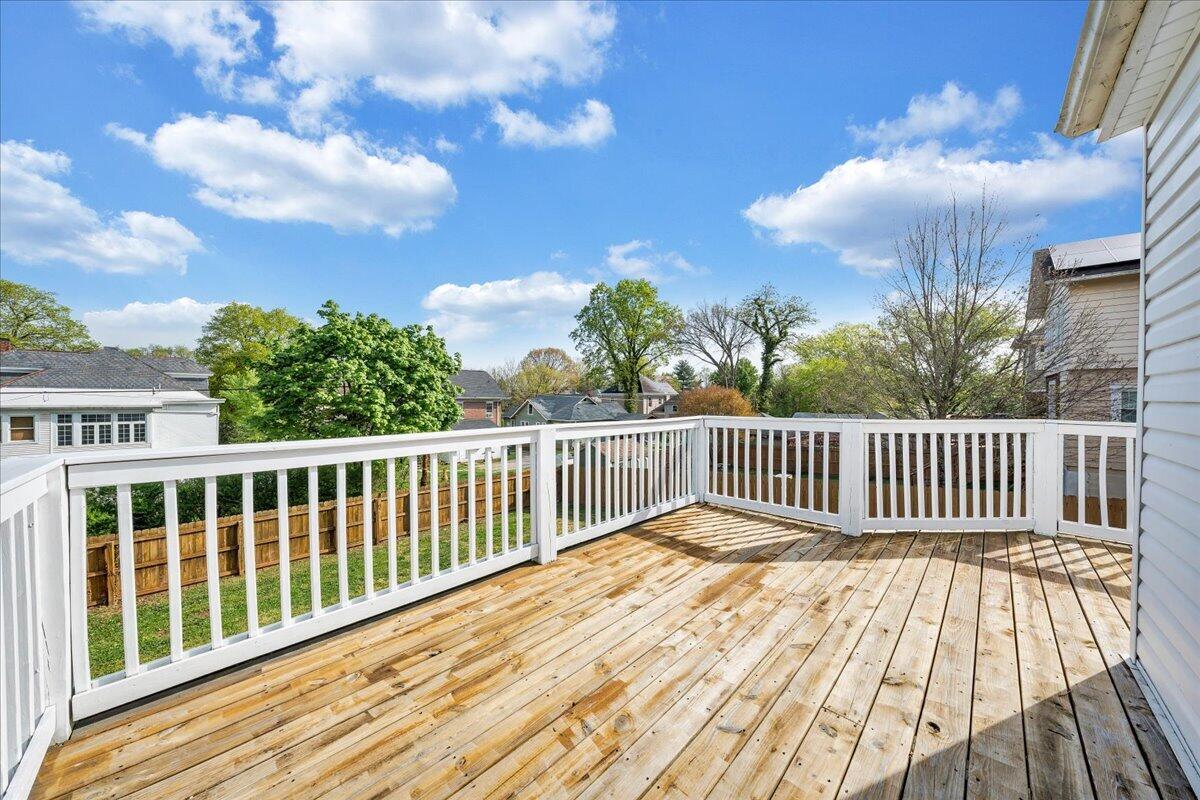 1819 Maiden LN SW