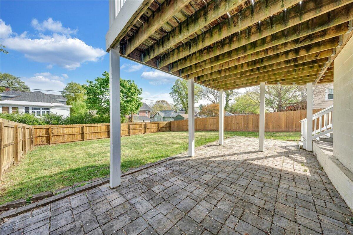 1819 Maiden LN SW