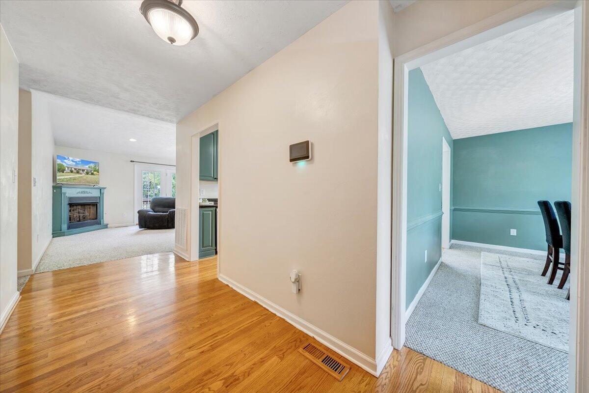 686 Pinehaven RD