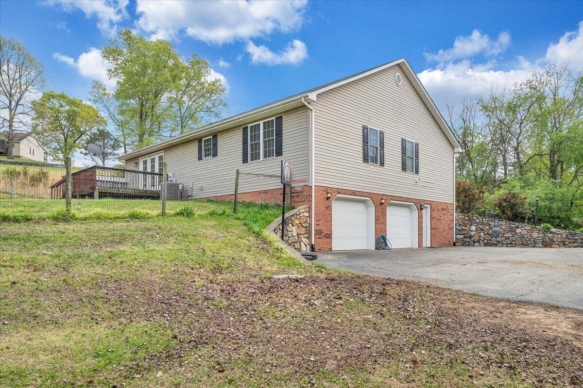 686 Pinehaven RD