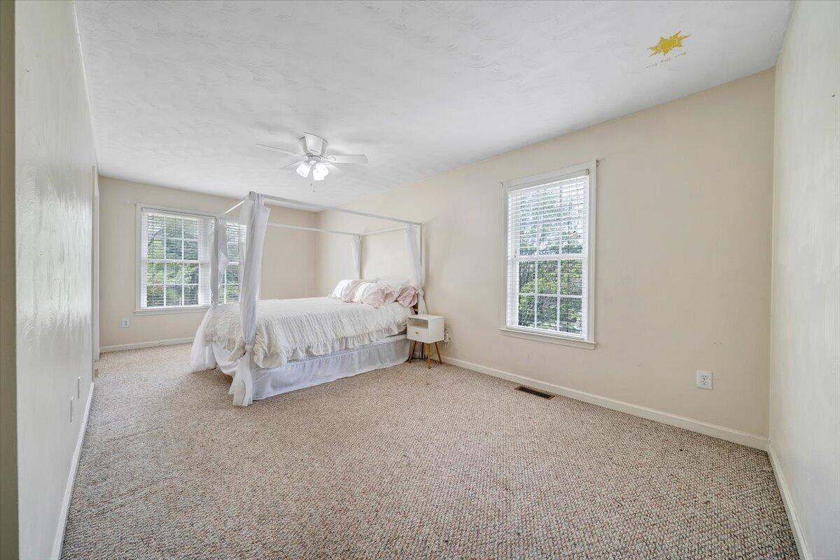 686 Pinehaven RD