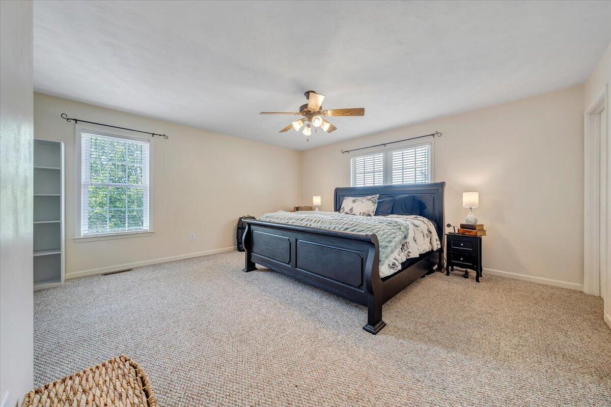 686 Pinehaven RD