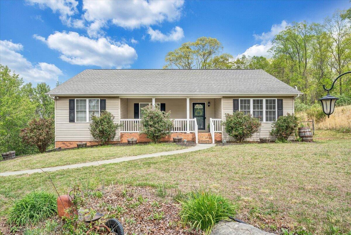 686 Pinehaven RD