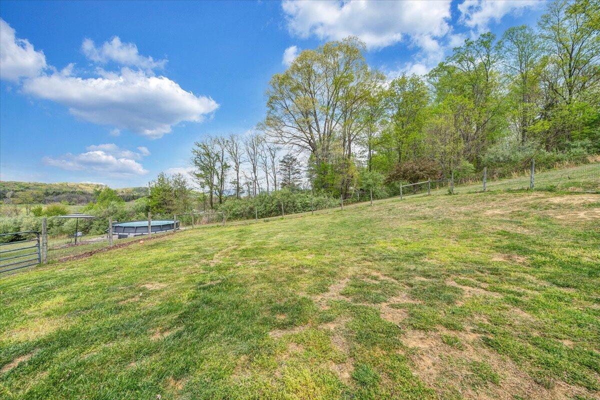 686 Pinehaven RD