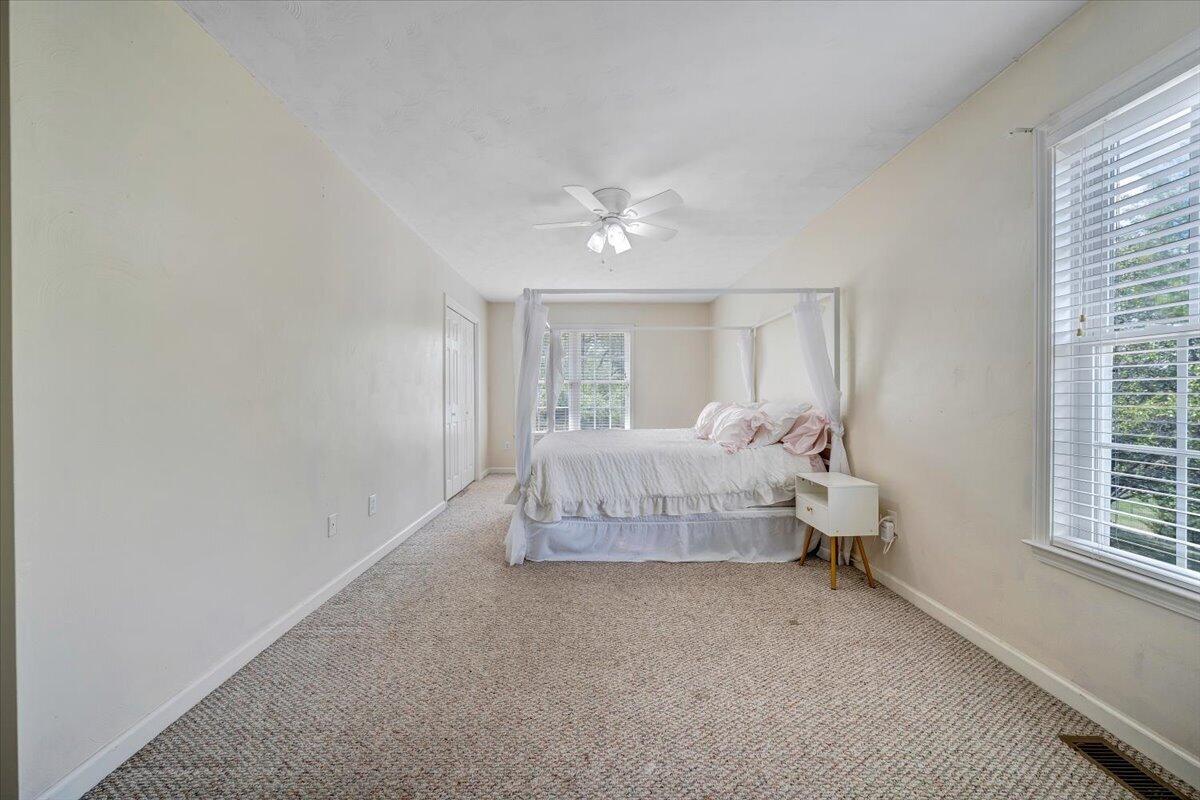 686 Pinehaven RD