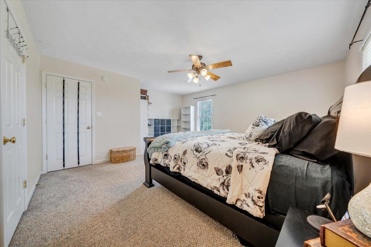 686 Pinehaven RD