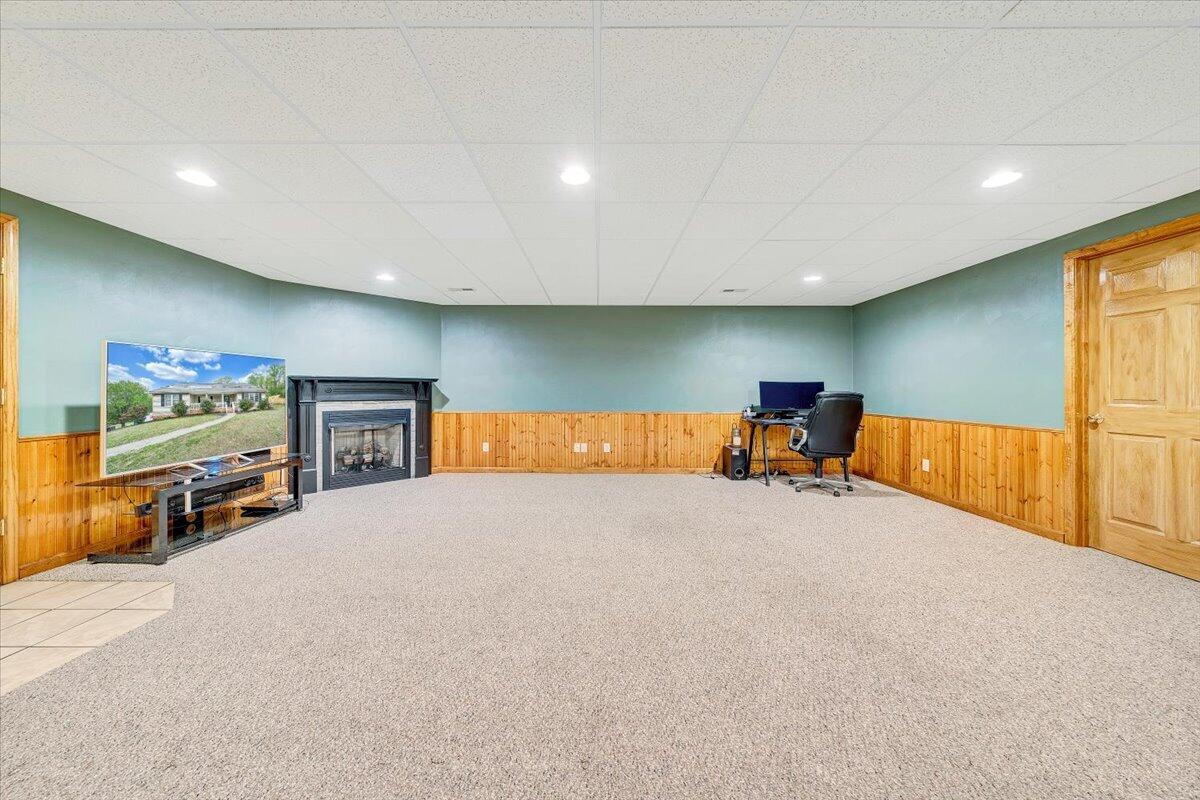 686 Pinehaven RD