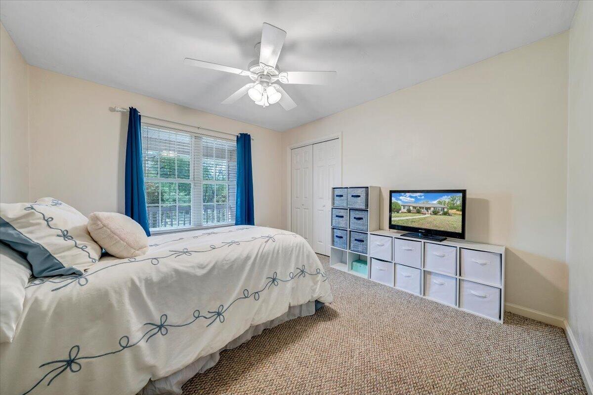 686 Pinehaven RD