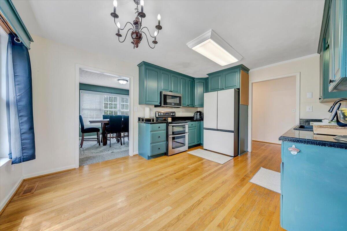 686 Pinehaven RD