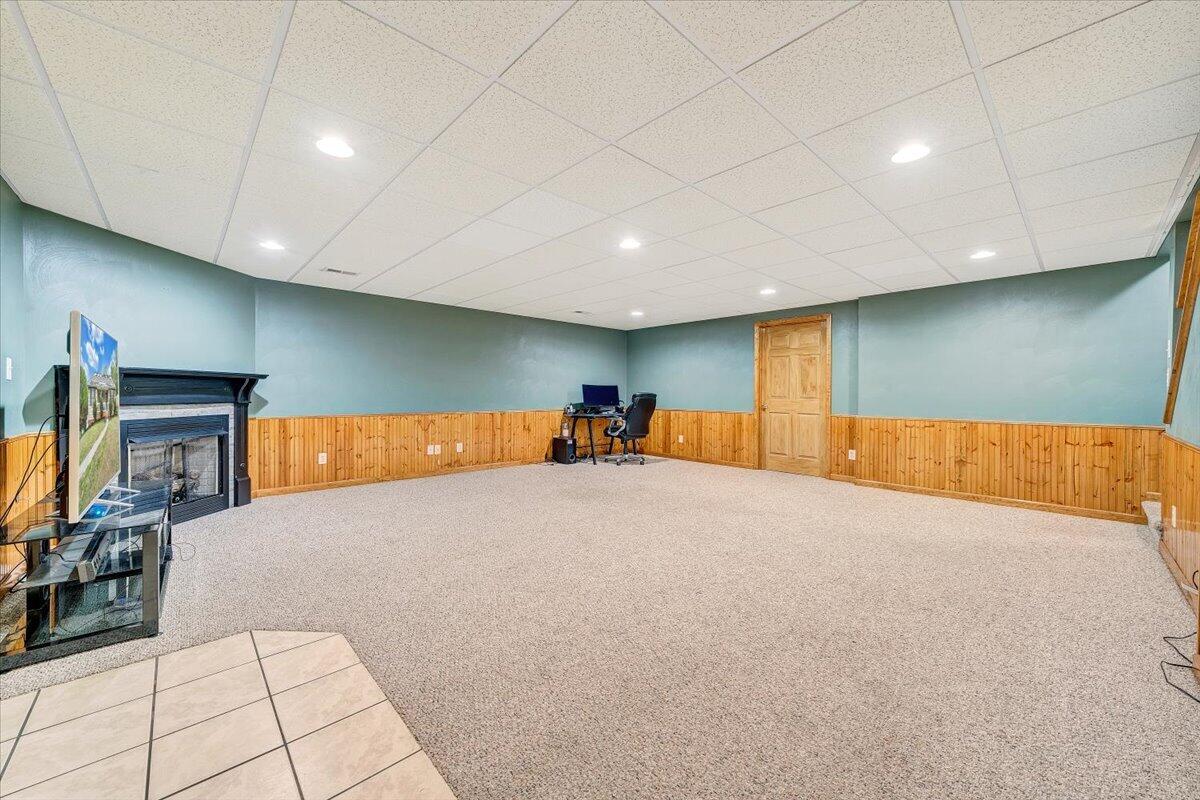 686 Pinehaven RD