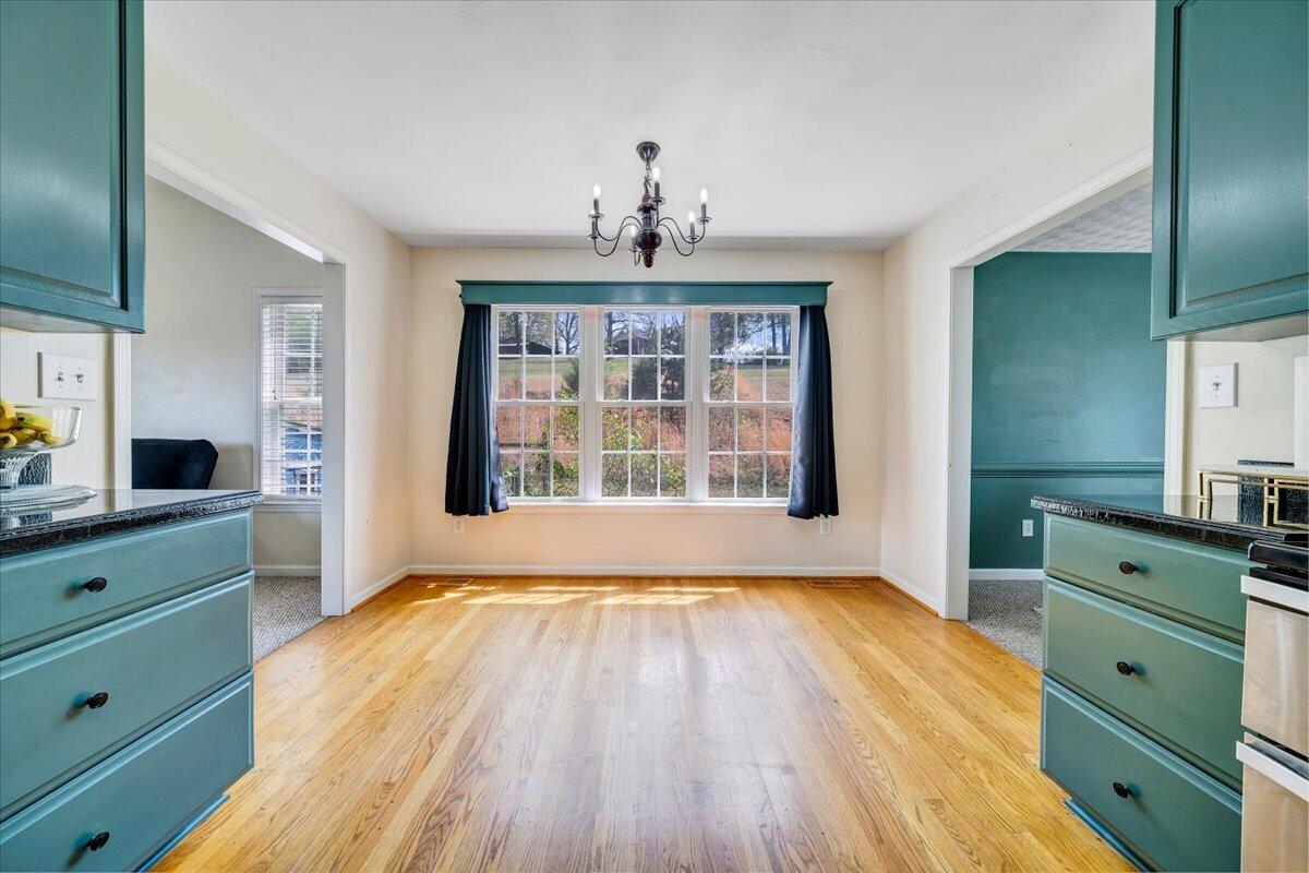 686 Pinehaven RD