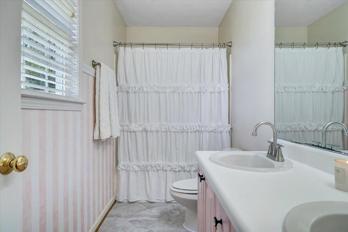 686 Pinehaven RD