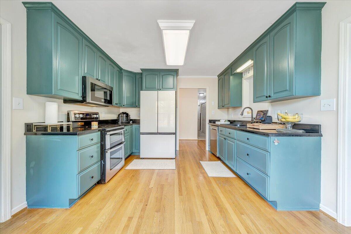 686 Pinehaven RD