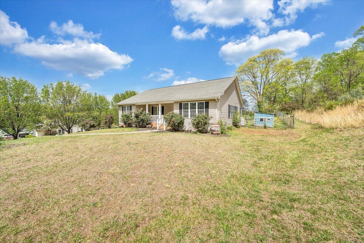 686 Pinehaven RD