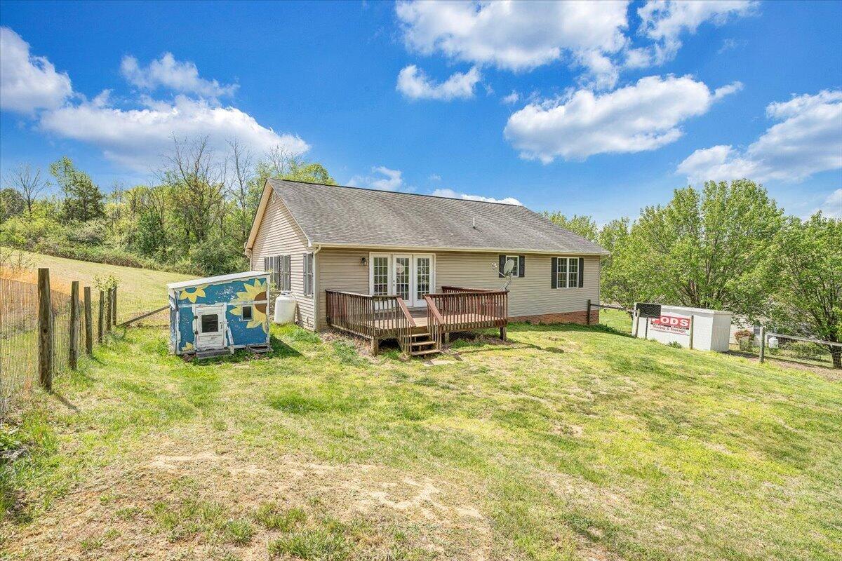 686 Pinehaven RD