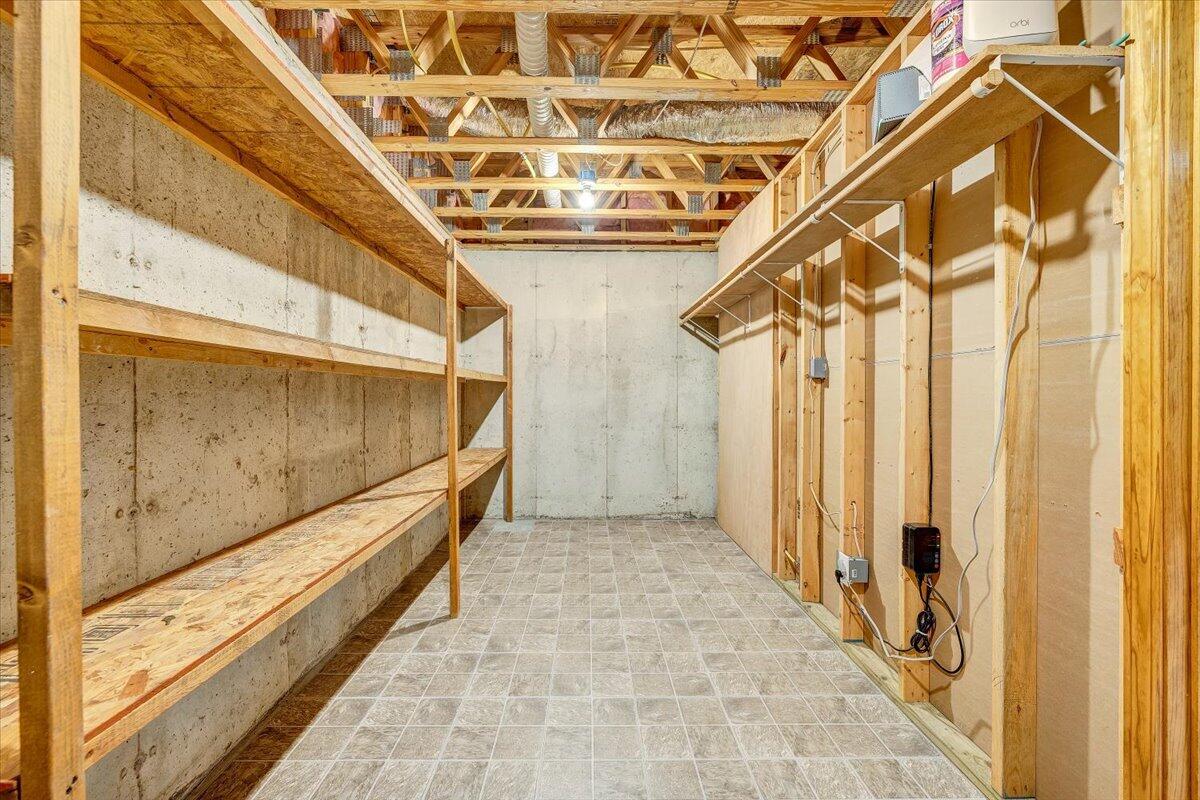 686 Pinehaven RD