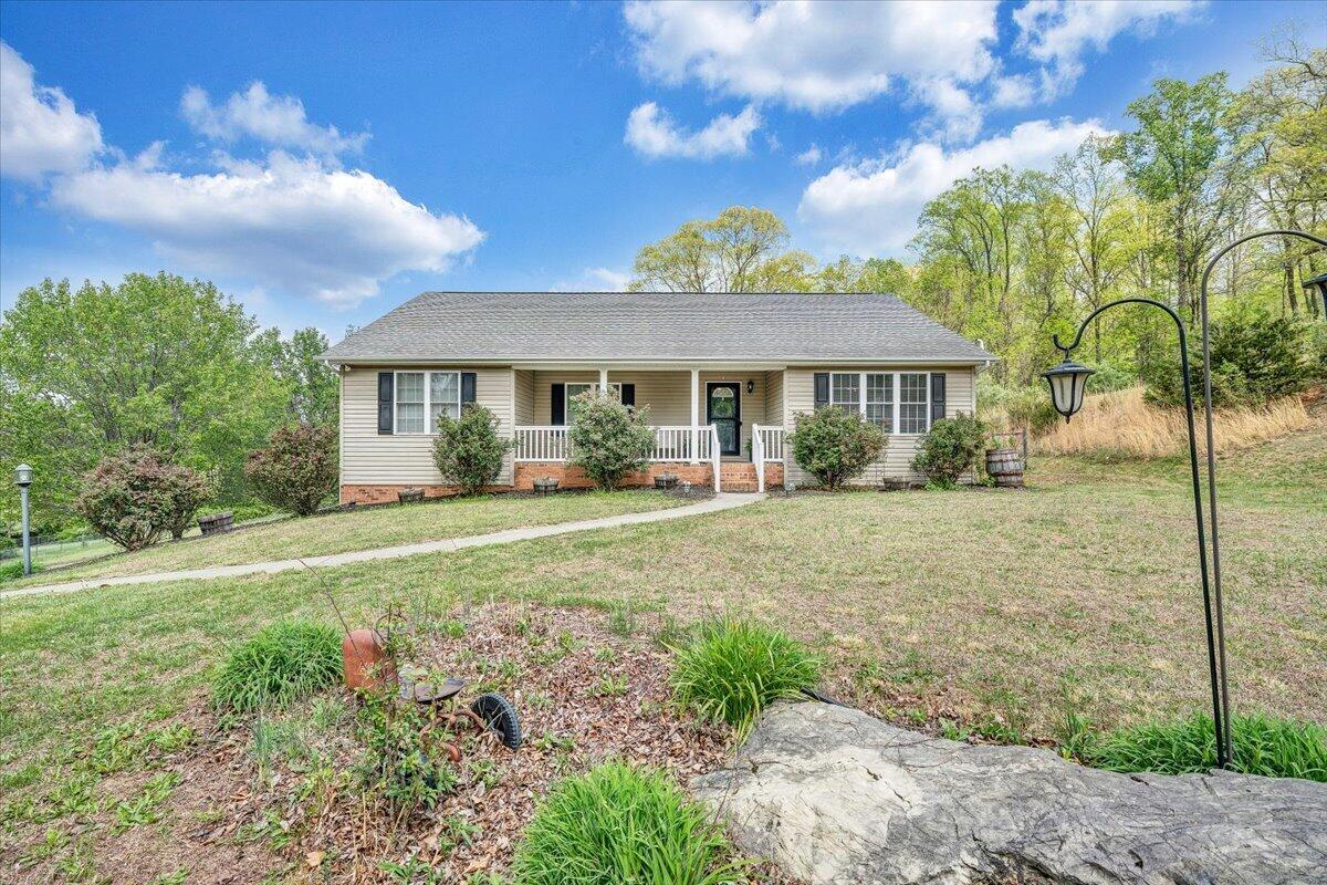 686 Pinehaven RD