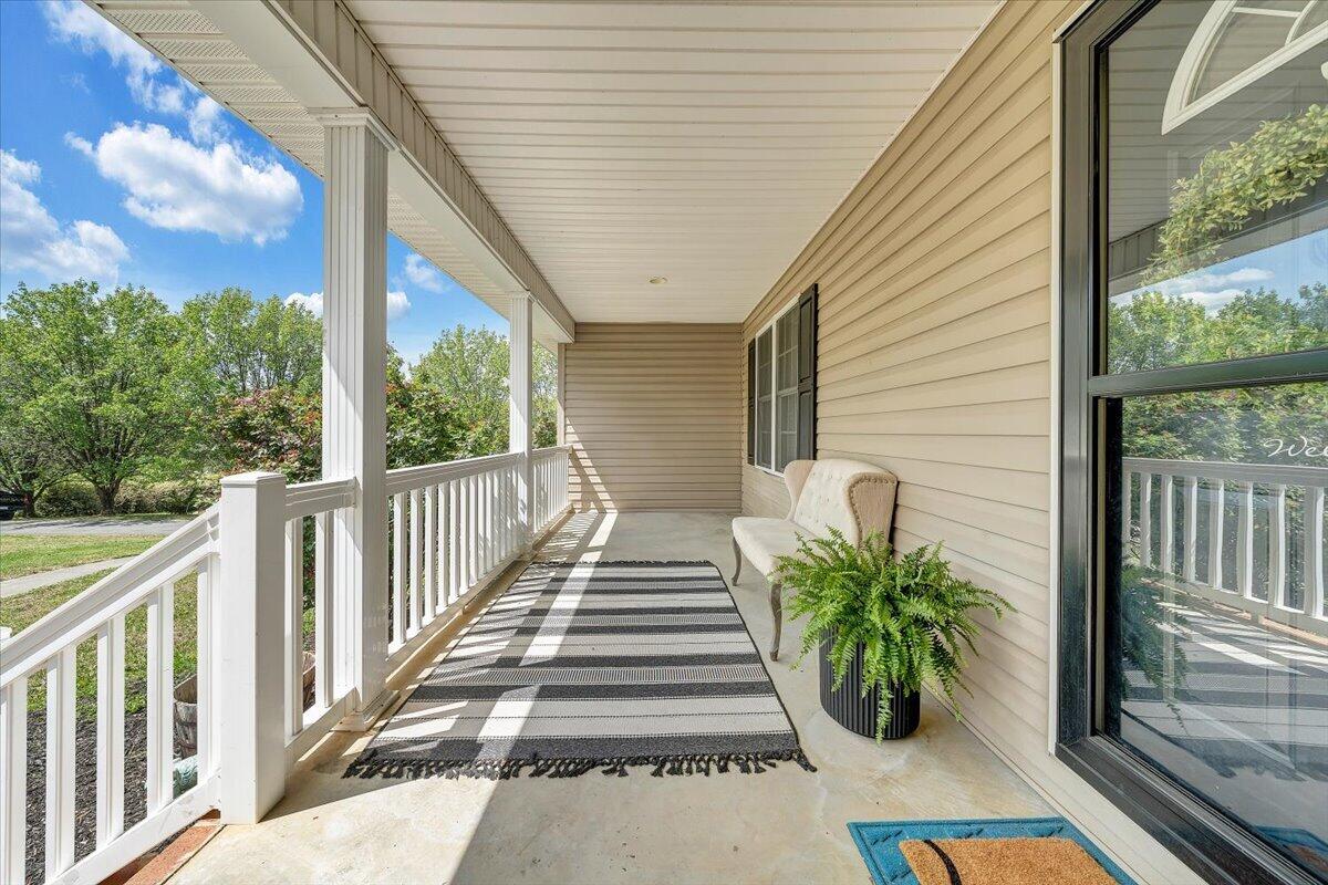 686 Pinehaven RD