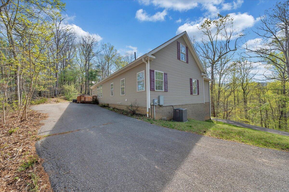 363 Ezra DR