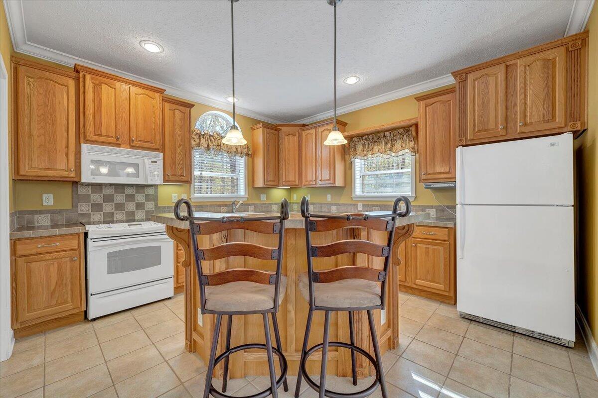 363 Ezra DR