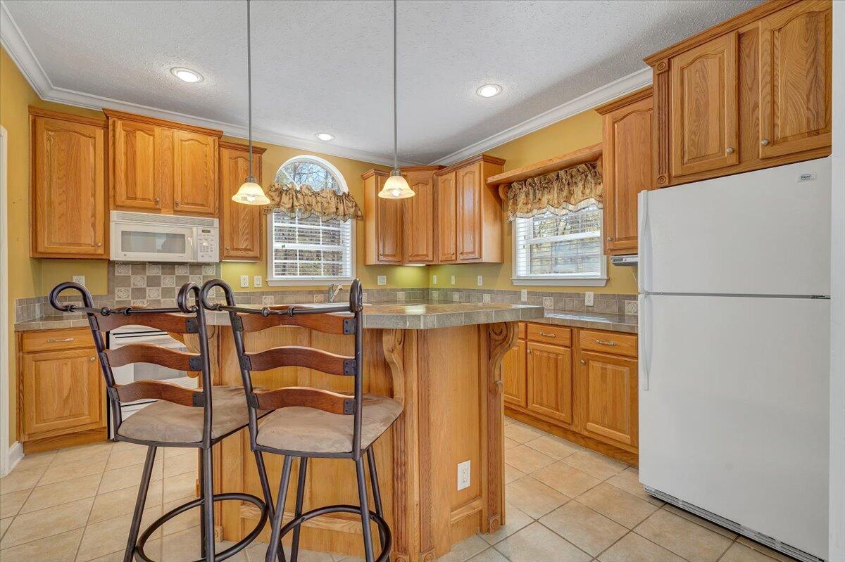 363 Ezra DR