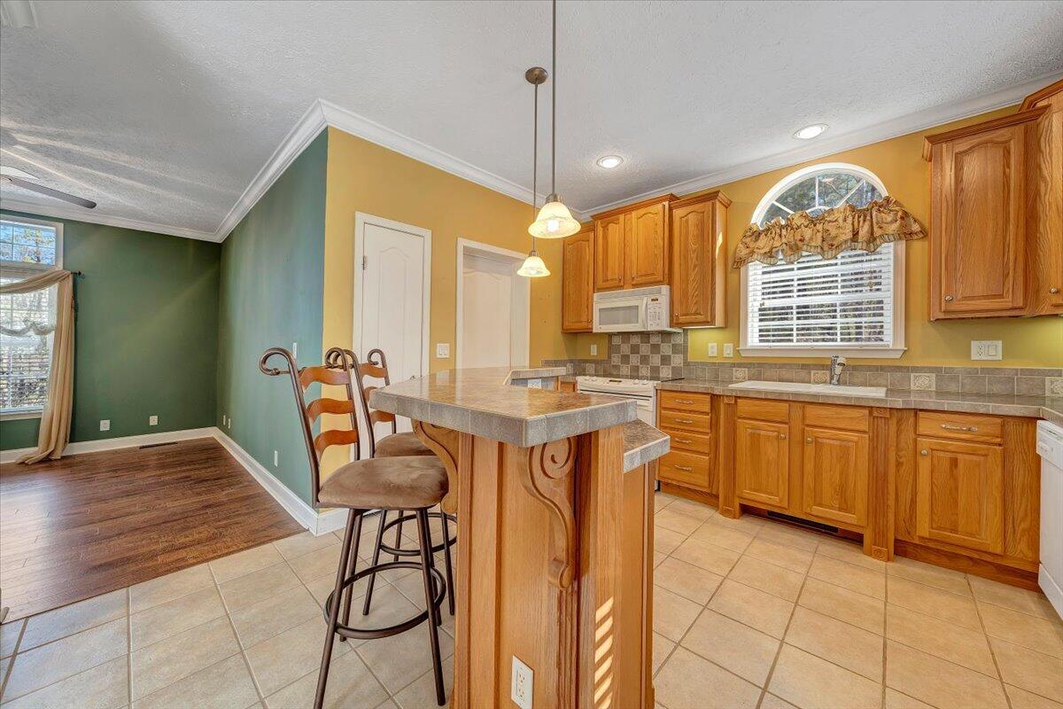 363 Ezra DR