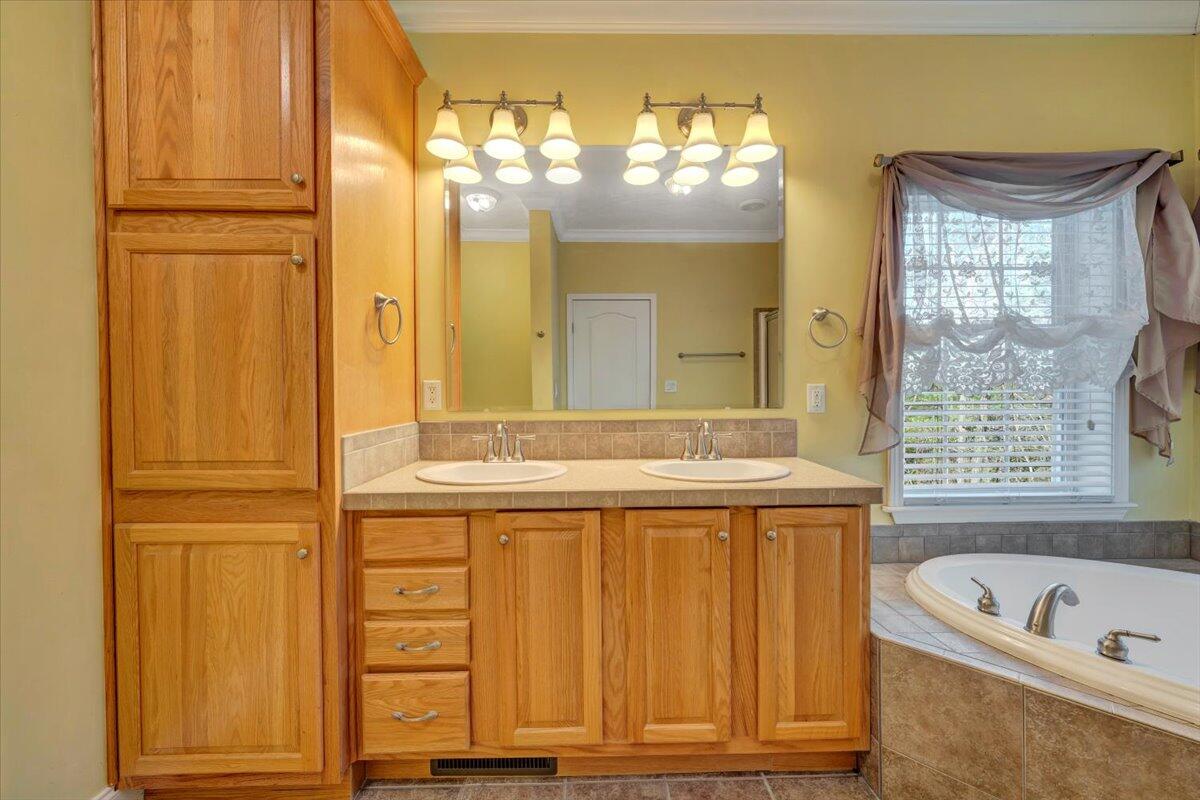 363 Ezra DR