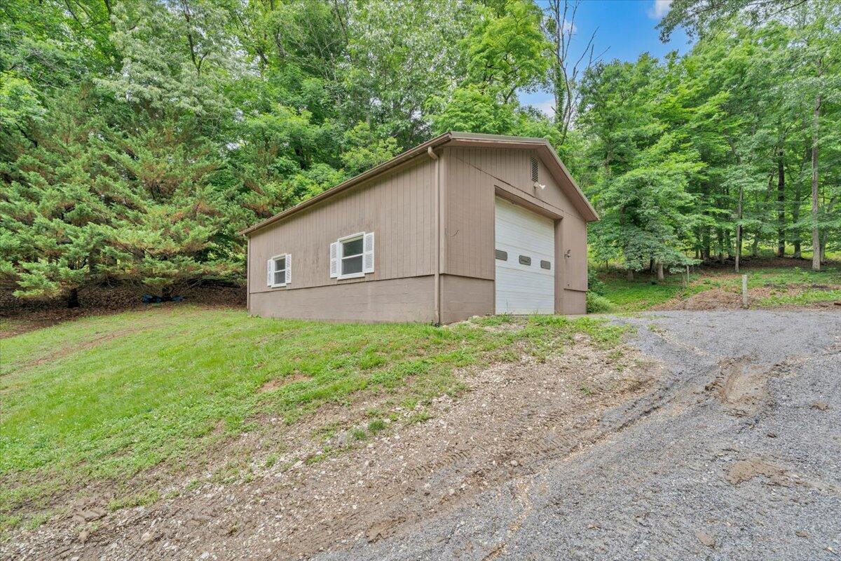 811 Arcadia RD