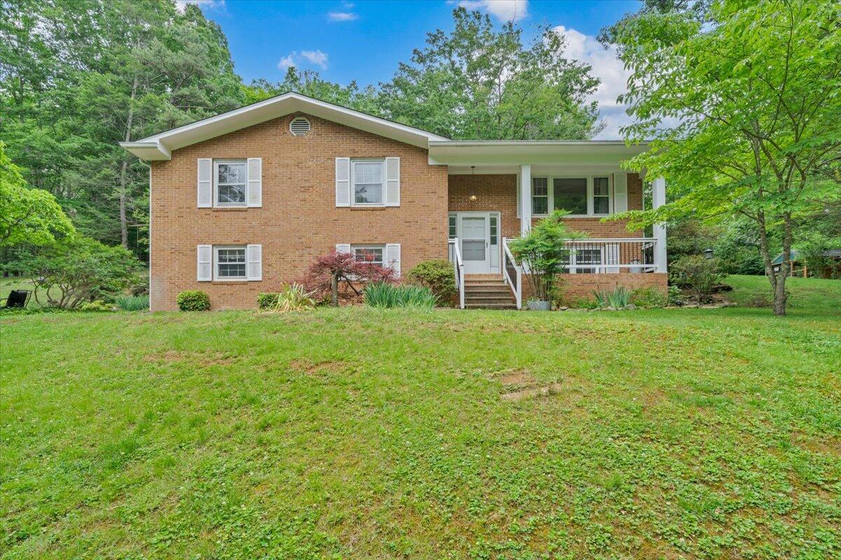 811 Arcadia RD