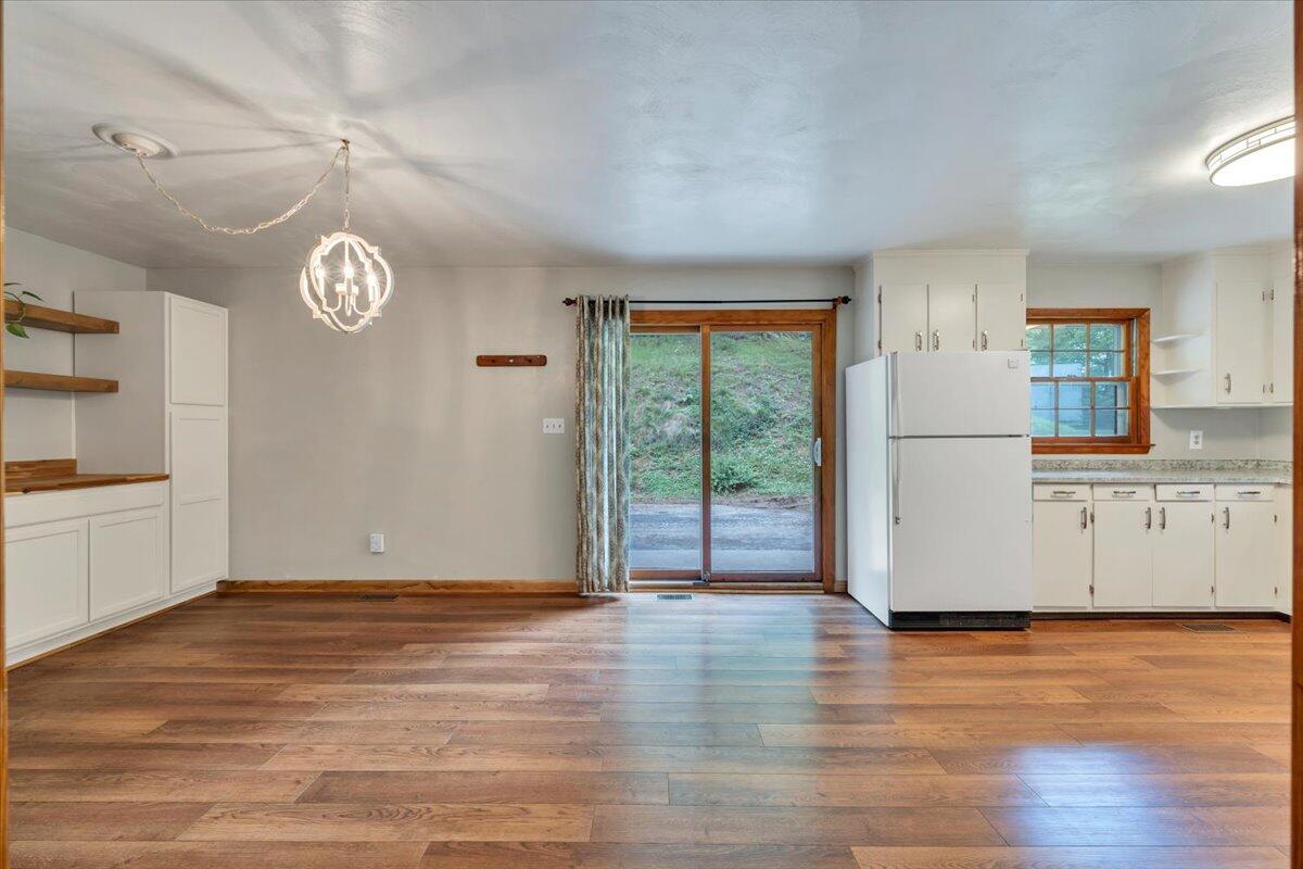 811 Arcadia RD