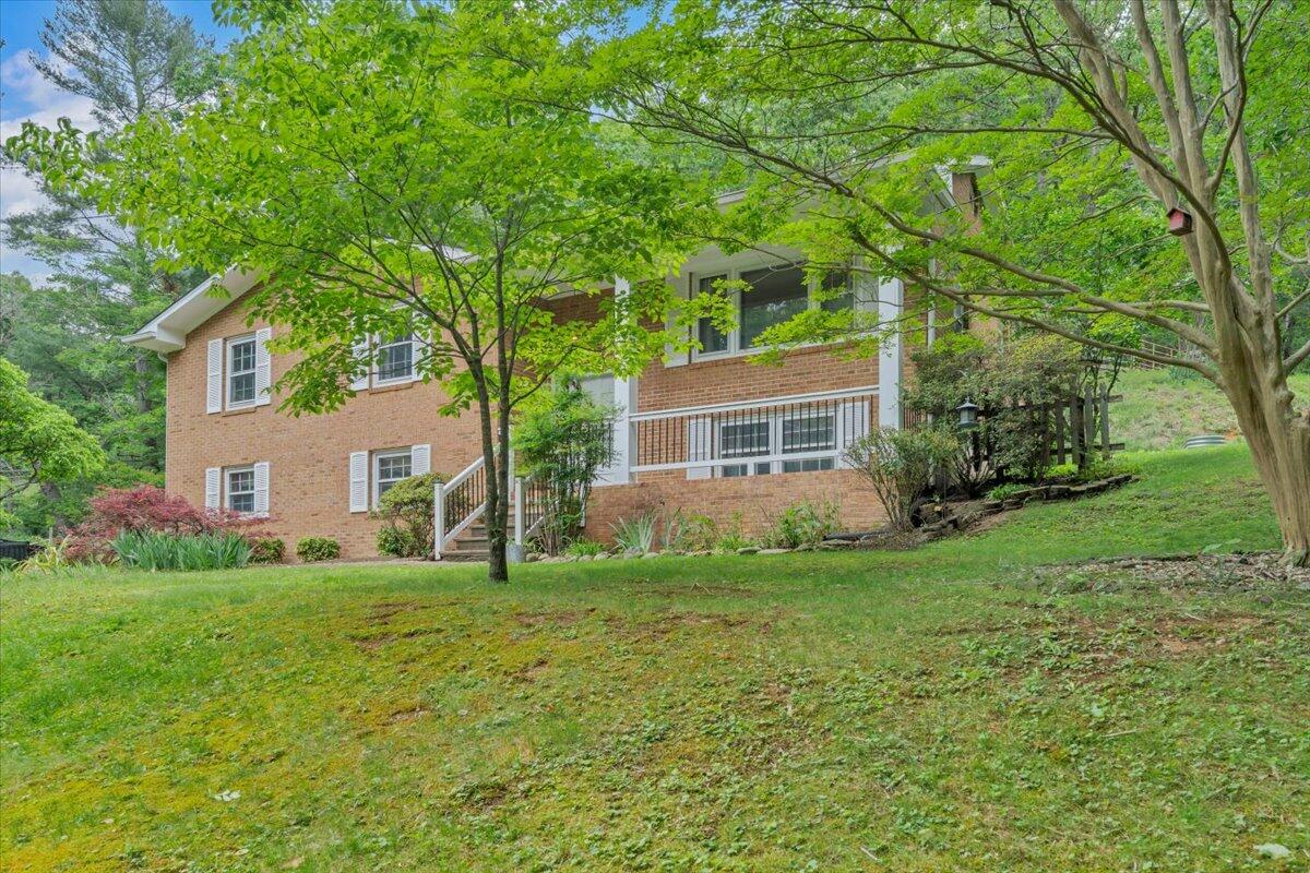 811 Arcadia RD