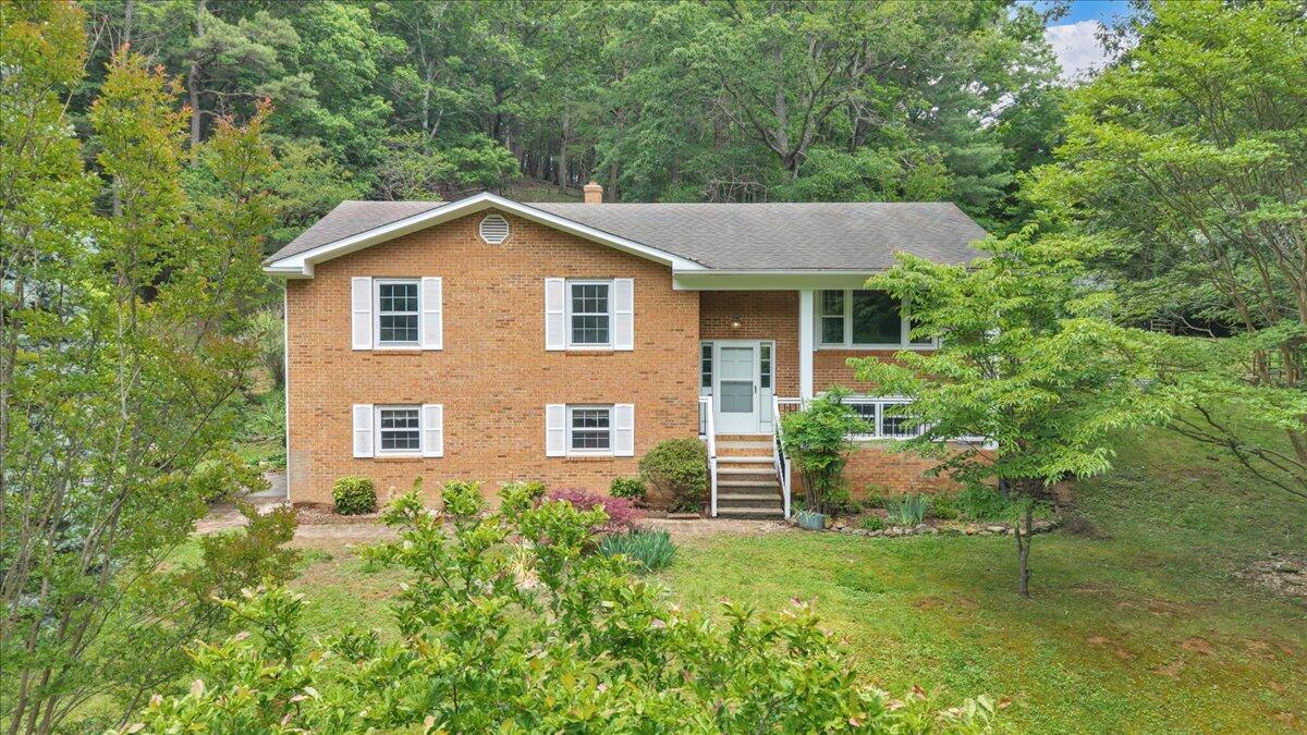 811 Arcadia RD