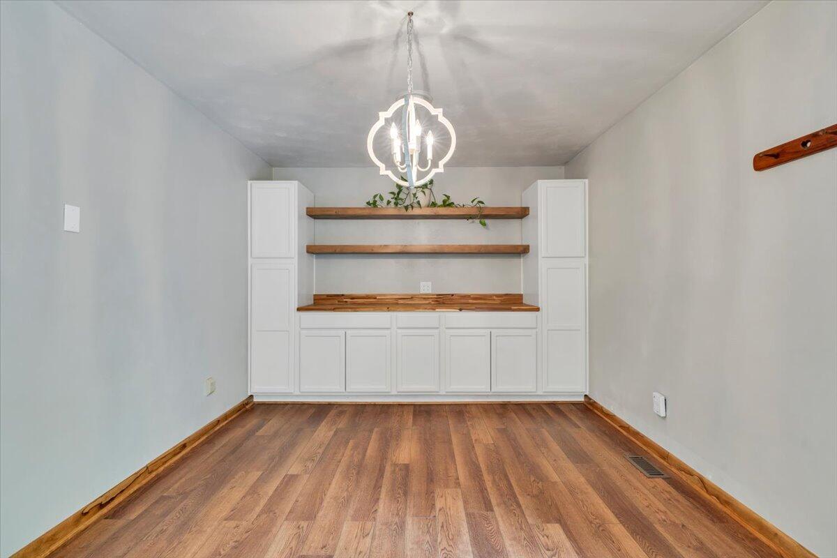 811 Arcadia RD