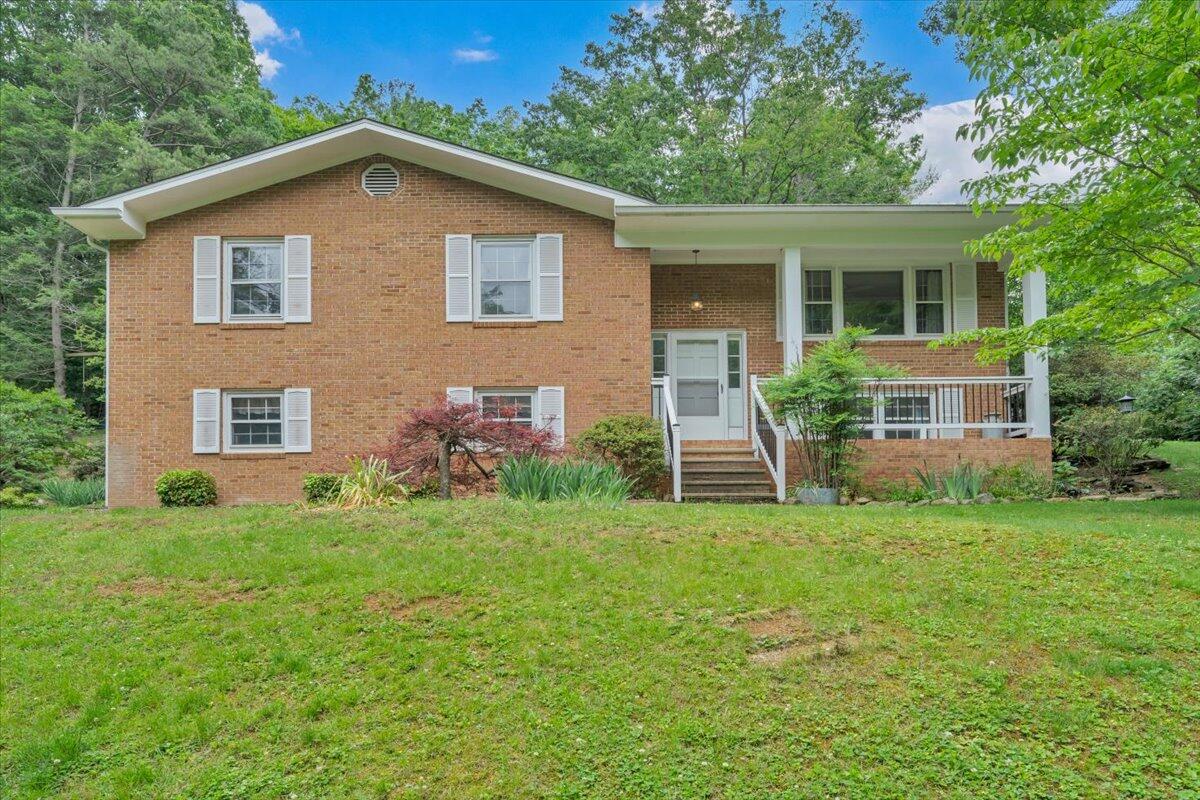 811 Arcadia RD
