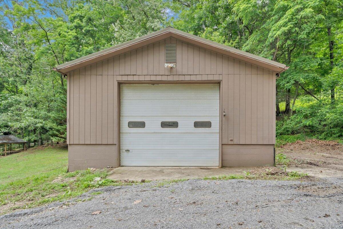 811 Arcadia RD