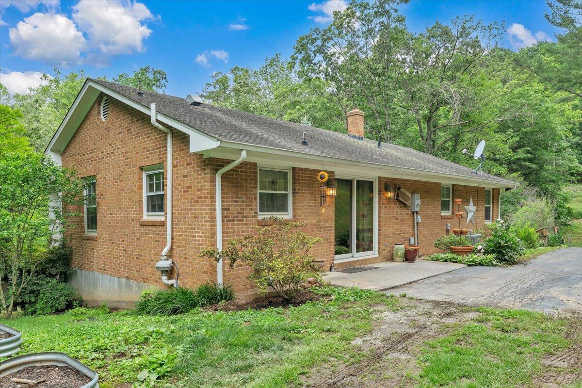 811 Arcadia RD