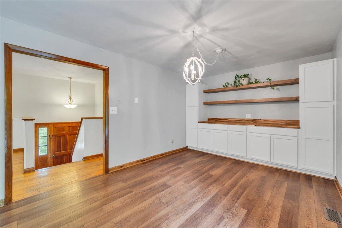 811 Arcadia RD