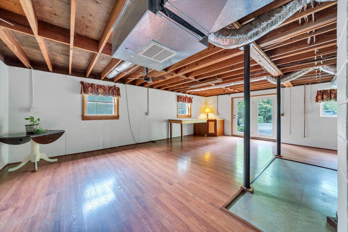 811 Arcadia RD