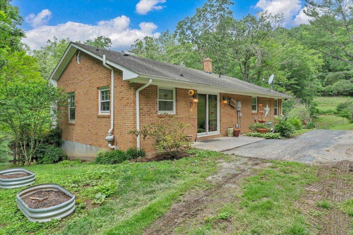 811 Arcadia RD