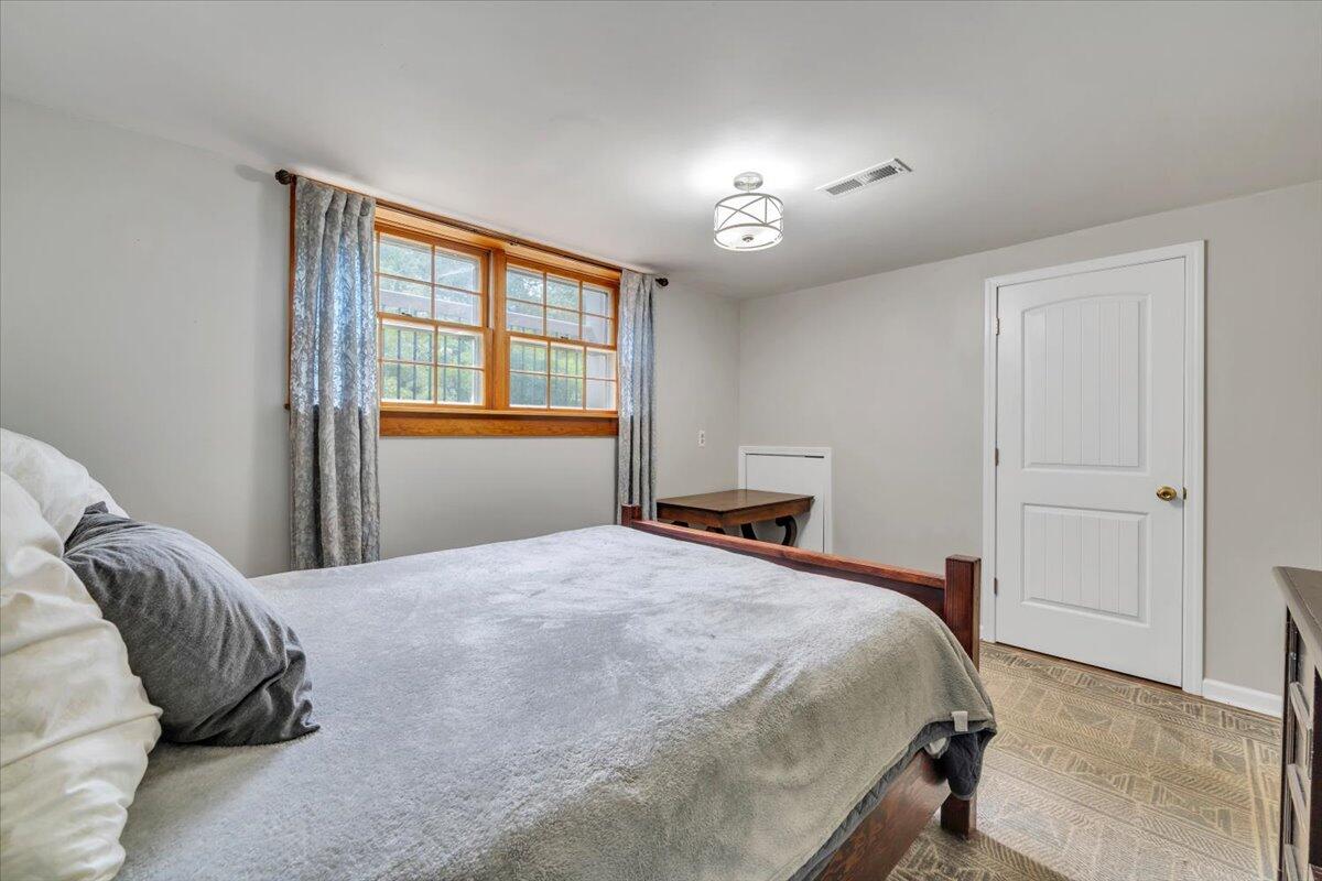 811 Arcadia RD