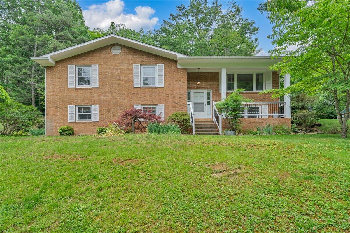 811 Arcadia RD