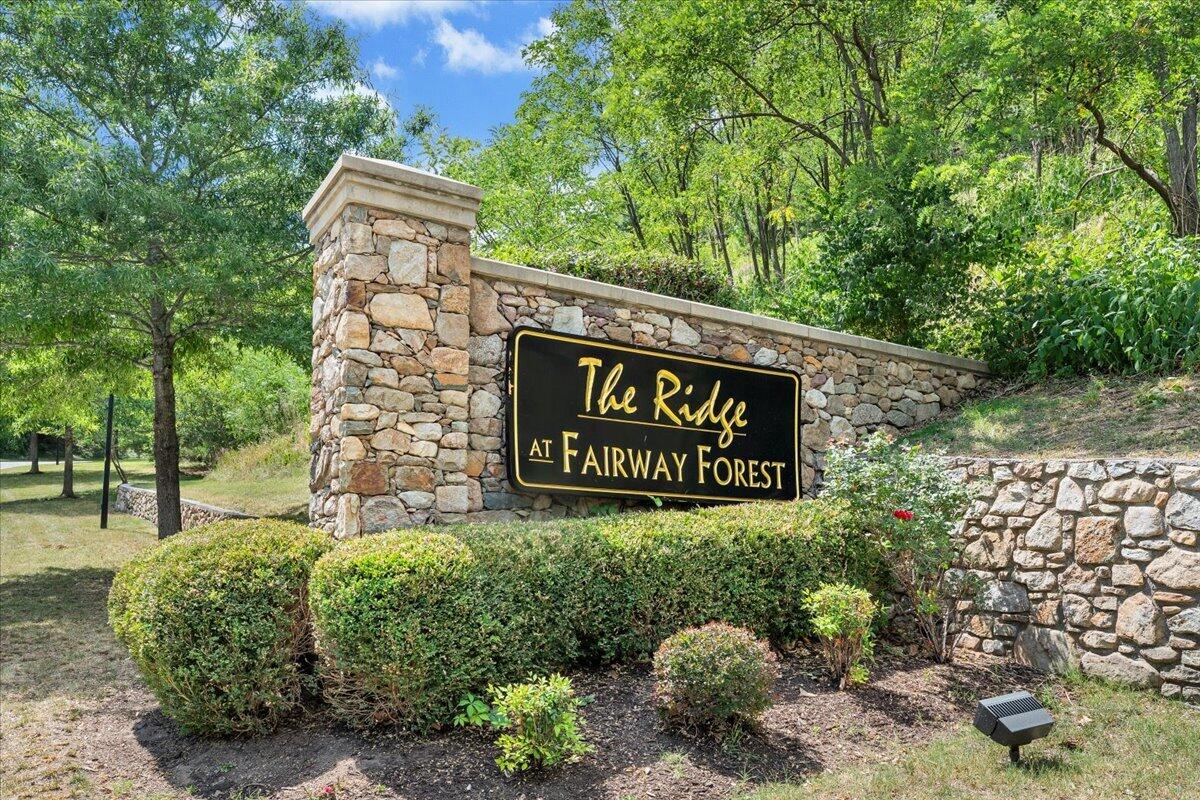 6895 Fairway Ridge RD