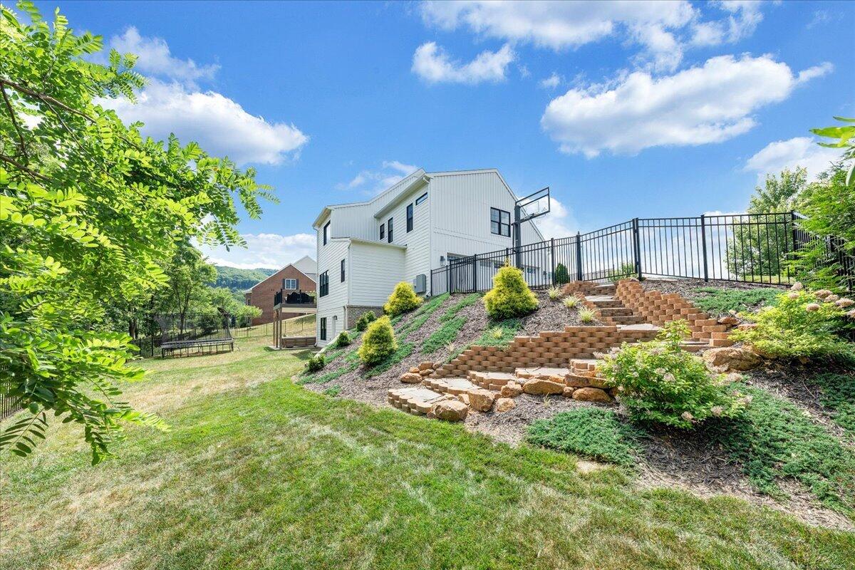 6895 Fairway Ridge RD
