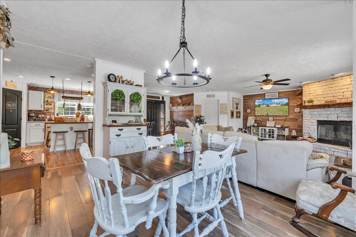 833 Gravel Hill RD