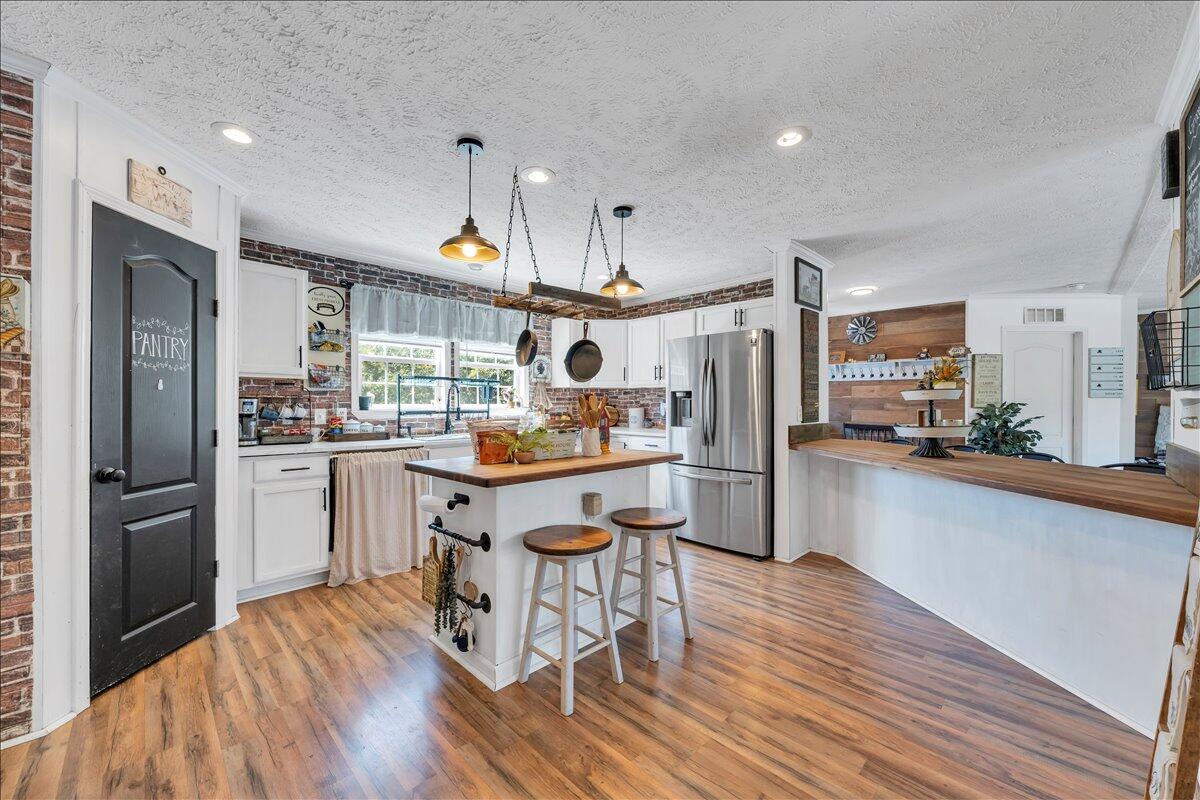 833 Gravel Hill RD